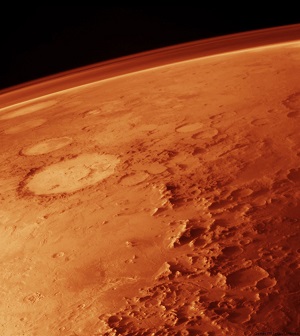 Atmosphère de Mars au-dessus de Noachis Terra à l'horizon, vue depuis une sonde Viking survolant Argyre Planitia en 1976.